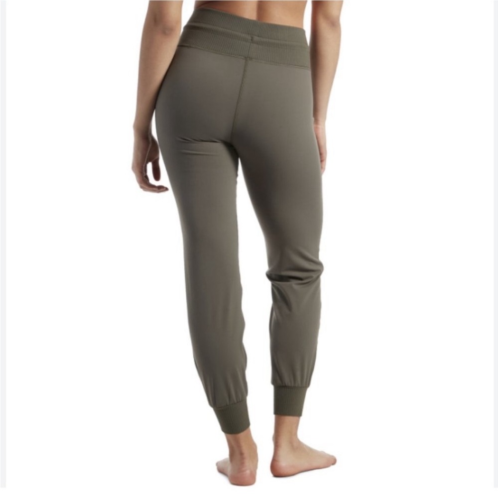 Vuori Daily Jogger